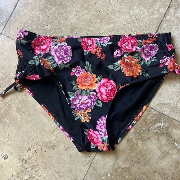 Terra & Sky Other - Terra and Sky ladies, high-rise bikini bottoms 1X perfect condition